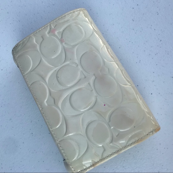 Coach White Wallet bifold signature Print - Picture 2 of 8